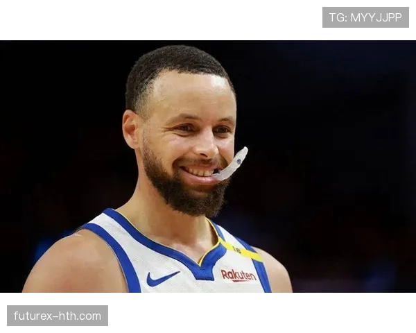 斯蒂芬·库里随手发张家照，厨房那台冰箱的钱让我懵